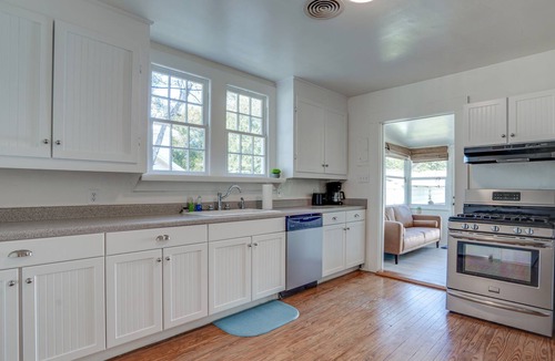 Old Town House | Historic Old Town Cottage w/ Golf Cart