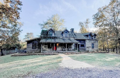 Wilsonville Cabin | Historic Rural Cabin Ideal for Families in Wilsonville, Alabama