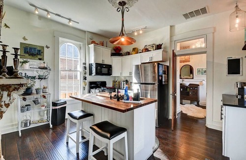 Franklin House | Historic Tiny Cottage w Hot Tub!