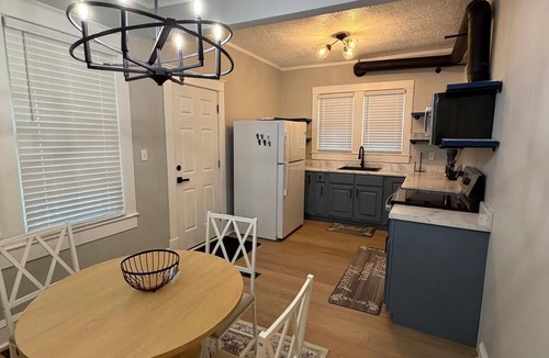 Tupelo House | Historical 7-Bedroom Retreat in the Heart of Tupelo - Sleeps 10-20!