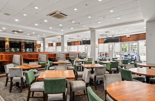 Highlands - Perkins Hotel | Holiday Inn Baton Rouge College Drive I-10 by IHG