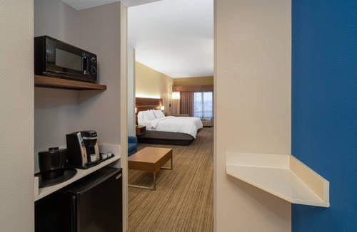 Talladega Hotel | Holiday Inn Express Hotel & Suites Talladega by IHG