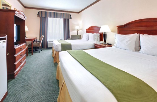 Cleveland Hotel | Holiday Inn Express Hotel & Suites Cleveland by IHG