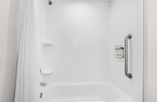 Windsor Forest Hotel | Holiday Inn Express Hotel & Suites Savannah Midtown by IHG