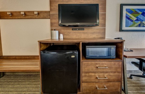 New Pathways Hotel | Holiday Inn Express Memphis Medical Center Midtown by IHG