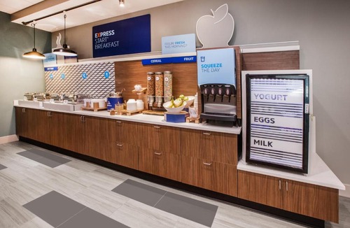 West Memphis Hotel | Holiday Inn Express & Suites West Memphis by IHG
