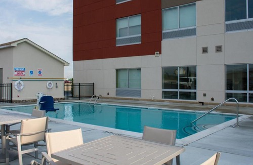 West Memphis Hotel | Holiday Inn Express & Suites West Memphis by IHG