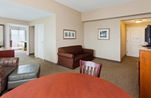 Inniswold Hotel | Holiday Inn Express & Suites Baton Rouge East by IHG