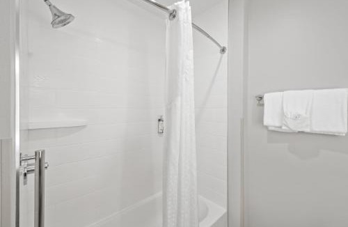White Hall Hotel | Holiday Inn Express & Suites White Hall by IHG