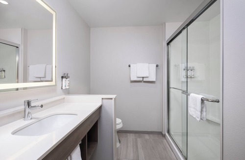 Buford Hotel | Holiday Inn Express & Suites Buford – Mall of Georgia by IHG