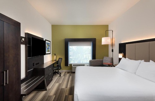 Lakeland Hotel | Holiday Inn Express & Suites Lakeland South by IHG