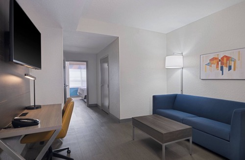 Lakeland Hotel | Holiday Inn Express & Suites Lakeland North - I-4 by IHG