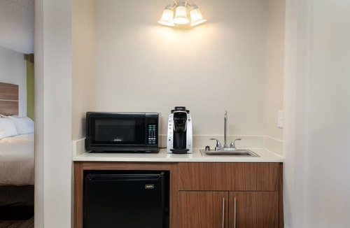 Harold Hotel | Holiday Inn Express & Suites Milton East I-10 by IHG