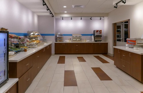 Tampa Hotel | Holiday Inn Express & Suites - Tampa East - Ybor City by IHG