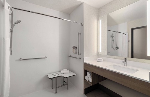 Buford Hotel | Holiday Inn Express & Suites Buford NE - Lake Lanier by IHG