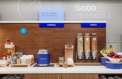 Canton Hotel | Holiday Inn Express & Suites - Canton by IHG