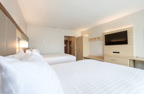 Eagan Hotel | Holiday Inn Express & Suites Eagan - Minneapolis Area by IHG