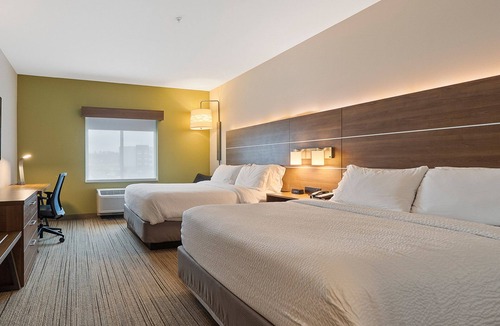 Macon Hotel | Holiday Inn Express & Suites Macon North by IHG