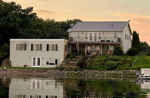 Browerville House | HOLIDAY PLANNING? Perfect Space for gathering family and friends!