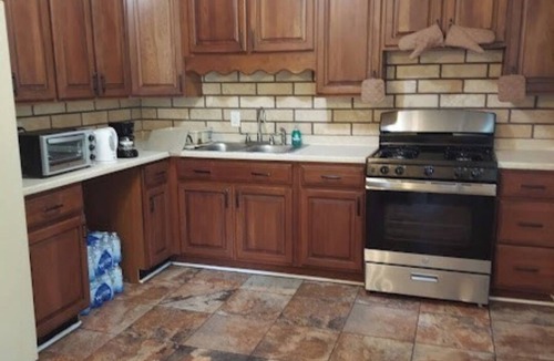 Morrow House | Holy Home 3-bedroom with AC and WiFi. Bless you in Morrow. Peace & a low price.