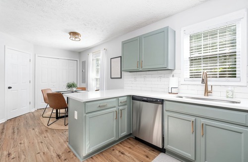 Auburn House | Home 1.5 miles from Toomers