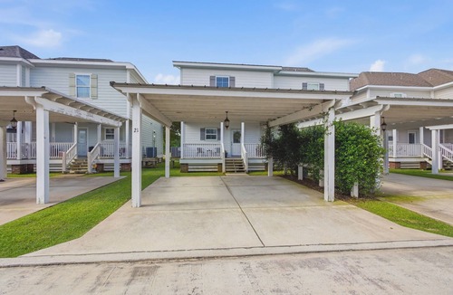 Lake Charles Condo | Home 4 U at Olive Bayou! Downtown Lake Charles