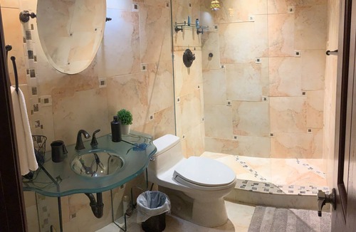 Hialeah Cottage | Home away from home!
