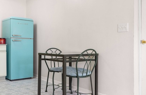 Sebring Apartment | Home Town Takeover Downtown Stay!- Views of the Postcard Mural