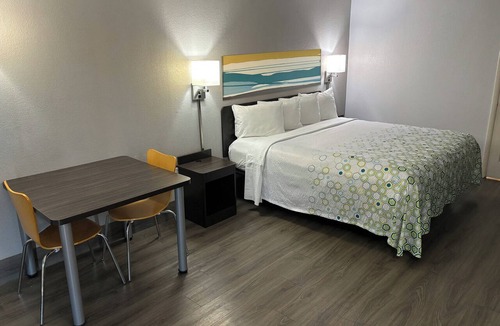 Crestline Heights Hotel | HomeTowne Studios by Red Roof Birmingham - Highway 280