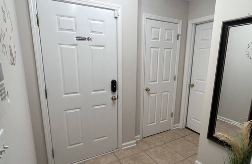 Winder House | Honey Bee in Winder GA - 5 minutes to Fort Yargo Park and Downtown!