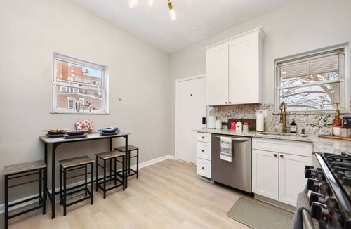 Lawrenceville House | ★ HostWise Stays ★ 4 Blocks From UPMC Children's