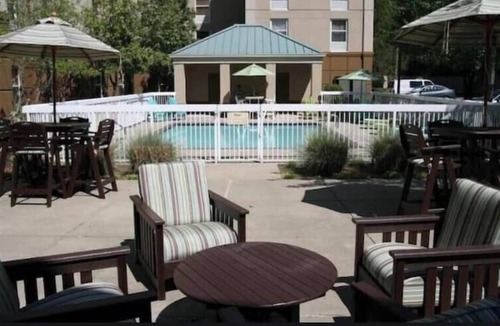 Ellendale Apartment | Hot Pick! 1BR Suite w/Free Breakfast, Pool&Gym