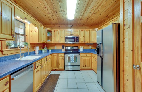 Blue Ridge Cottage | Hot Tub & Game Room: Blue Ridge Getaway