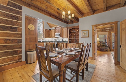 Franklin Cabin | Hot Tub, Pool Table! Luxury Log Cabin in Franklin