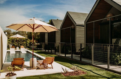 Biloxi Cabin | Hotel Beatnik