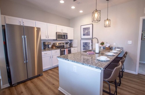 Oxford Cottage | Hotty Toddy Hideaway - Modern Cottage!