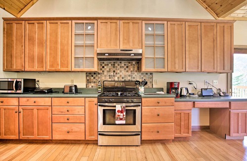 Edray House | House w/Deck, Fire Pit - 15 Mins to Snowshoe!