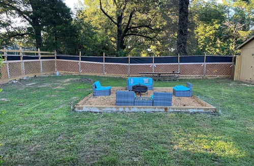Jackson House | House with pool/privacy/fire pit fence in town