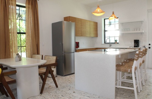 Historic District House | House within walking distance of the marina and the historic downtown!