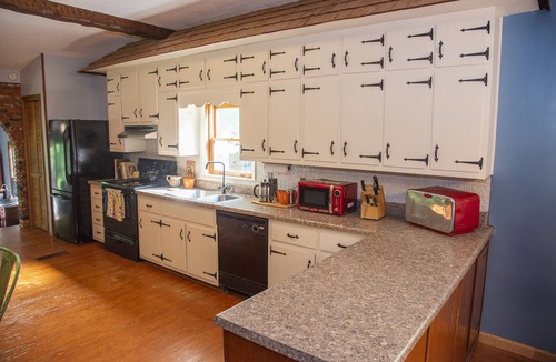 Arnoldsville House | HQ At The Bar None Ranch - minutes to Athens