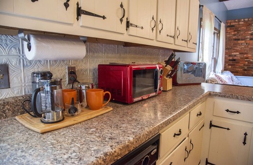 Arnoldsville House | HQ At The Bar None Ranch - minutes to Athens