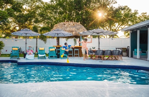 Palma Sola House | Htd Pool, TikiHut, Pickleball, Golf, 7 mi to AMI