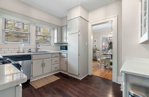 Hannon Park House | Hummingbird Home - Bungalow & Apartment