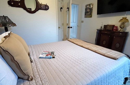 Gettysburg Bed & Breakfast | Hunterstown Suite in charming Olinger House B&B in historic, downtown Gettysburg