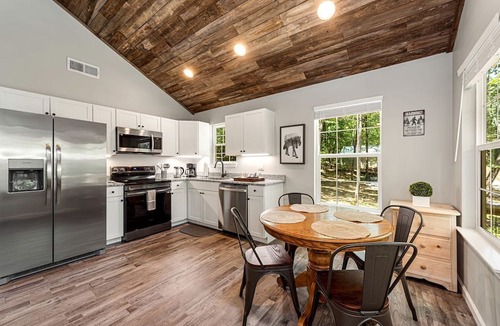 Fort Payne Cabin | Idilic Cozy Rustic Cabin in Fort Payne, Alabama