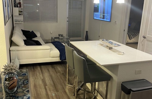 West Palm Beach Apartment | Immaculate 2-bedroom apartment in prime location!