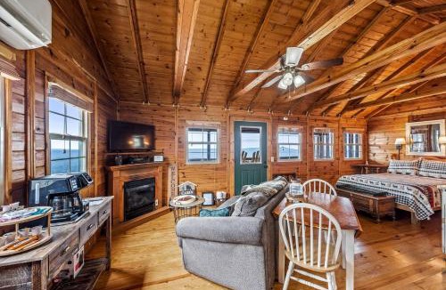 Valley Head House | Impressive Wooden Rustic Cabin with Fireplace in Mentone, Alabama