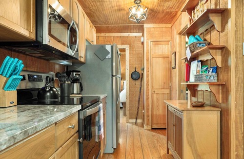 Chimney Rock House | Incredible waterfall and mountain views| Hot Tub| Fire Pit