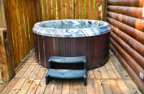 Epworth House | Inspiration- 2br/2ba Hot Tub-Wifi- Pets ok-Pool table- Fireplace- Free Activities