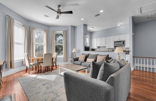Dixon Park Apartment | Inviting and Bright Charming Home W/Parking Near Forsyth by Lucky Savannah